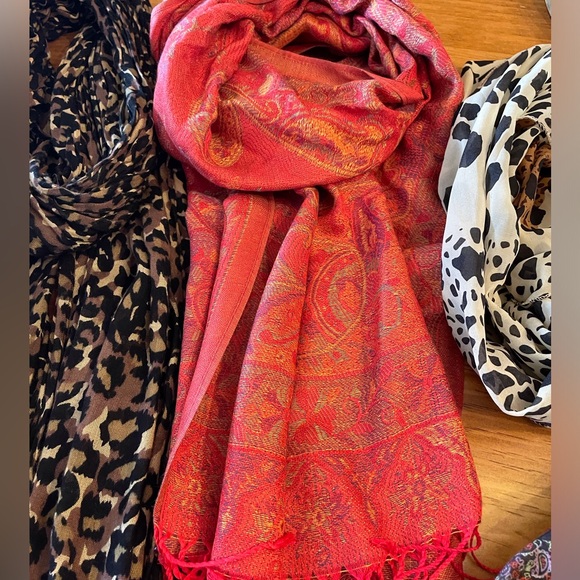 Lot of scarfs - Picture 2 of 9